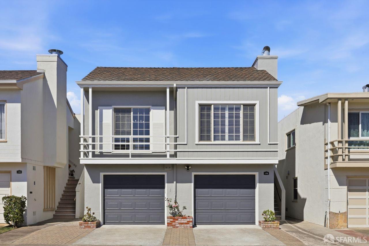 178 Country Club Dr